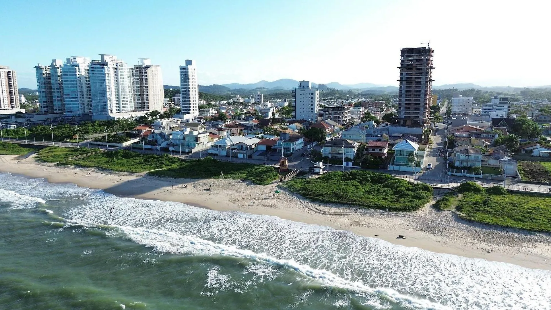 50M Da Praia Do Itacolomi - Edificio Manuela Piçarras 아파트