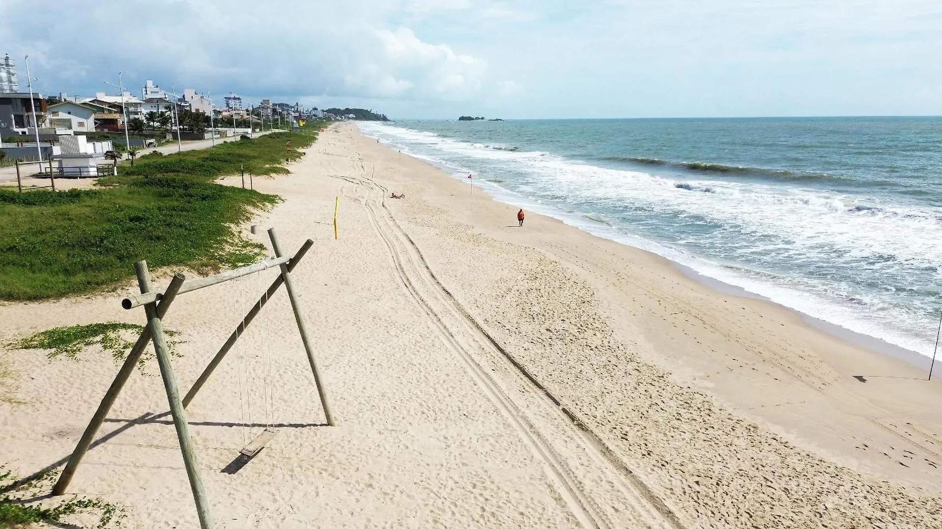 50M Da Praia Do Itacolomi - Edificio Manuela Piçarras